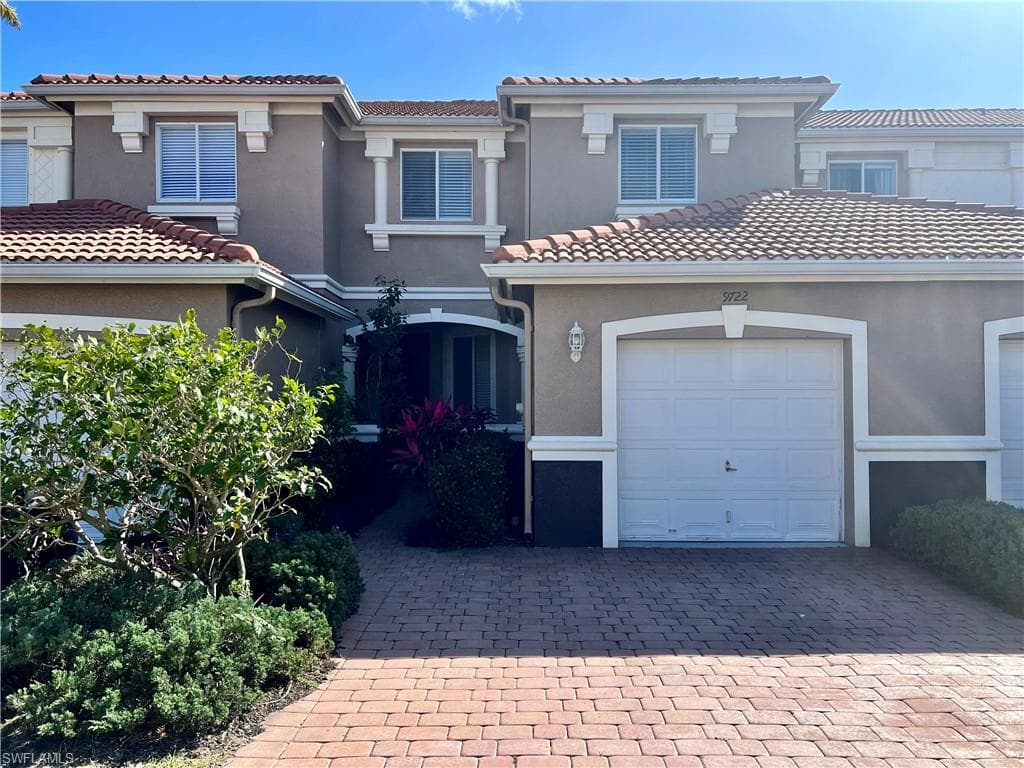 9722 Roundstone CIR FORT MYERS, FL 33967