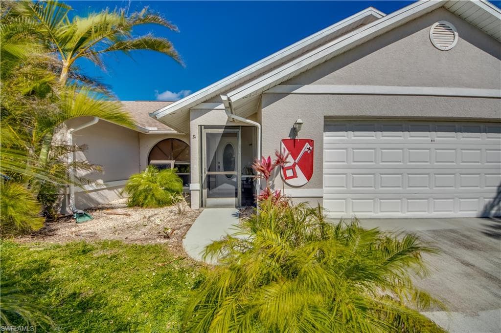 911 SE 19th TER CAPE CORAL, FL 33990