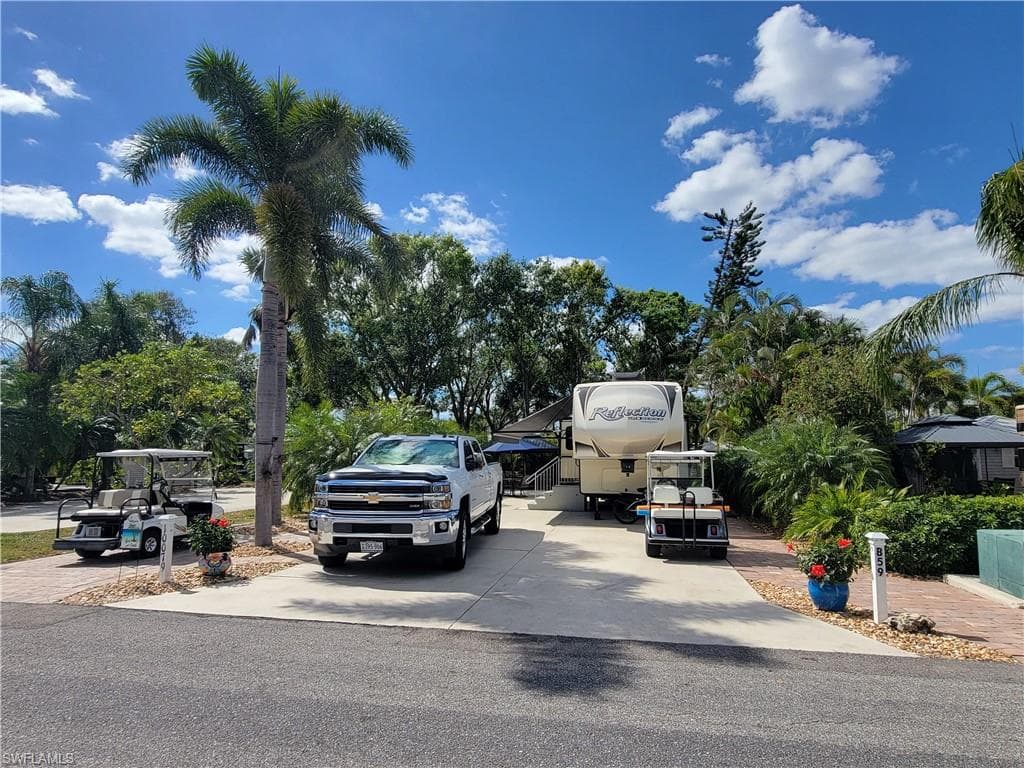 10079 Parkwood DR FORT MYERS, FL 33905
