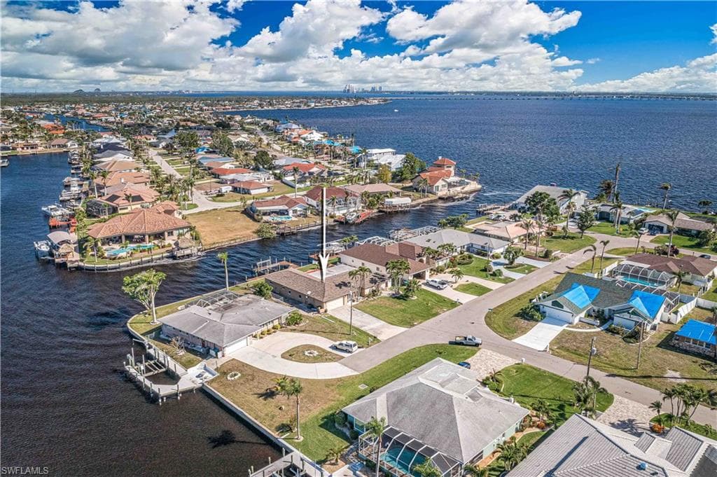 2205 SE 32nd TER CAPE CORAL, FL 33904