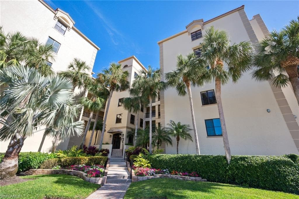 7024 Pelican Bay BLVD F-103 NAPLES, FL 34108