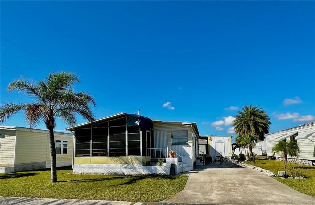 646 Future DR NORTH FORT MYERS, FL 33917