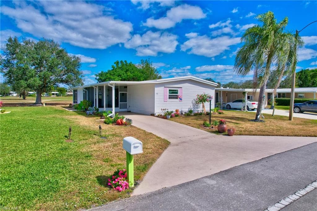 528 Charlemagne BLVD NAPLES, FL 34112