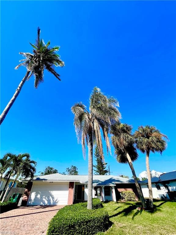 519 95th AVE N NAPLES, FL 34108