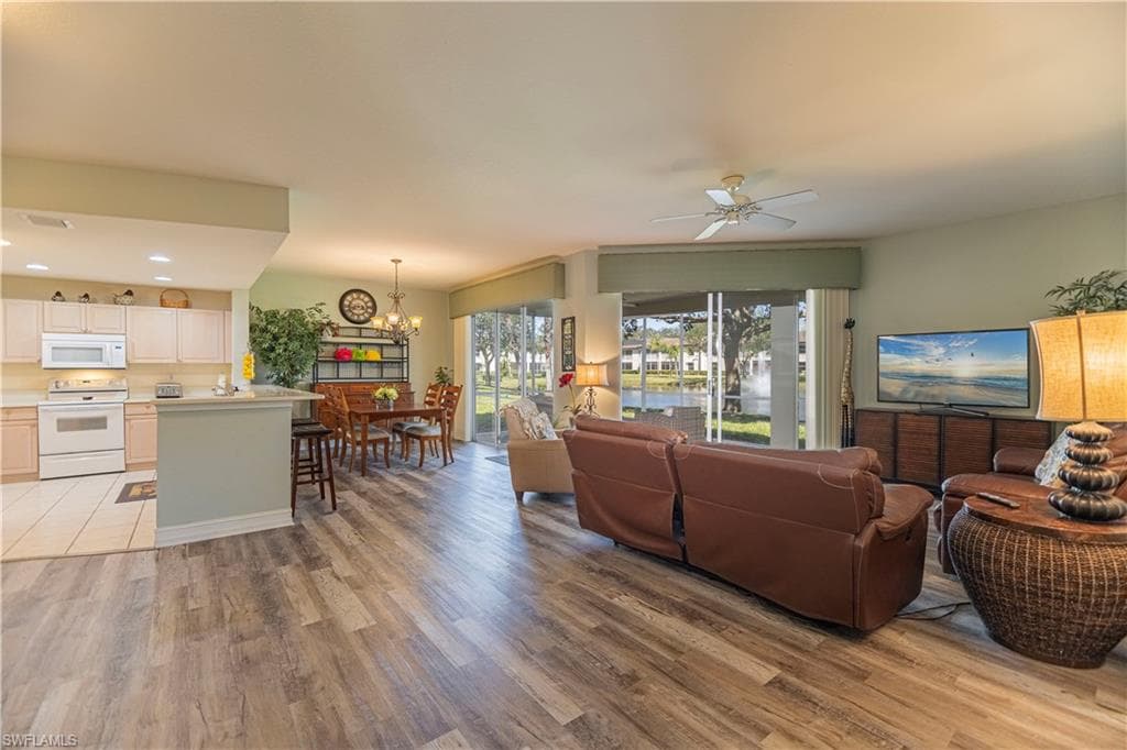 1100 Diamond CIR SE 1103 NAPLES, FL 34110