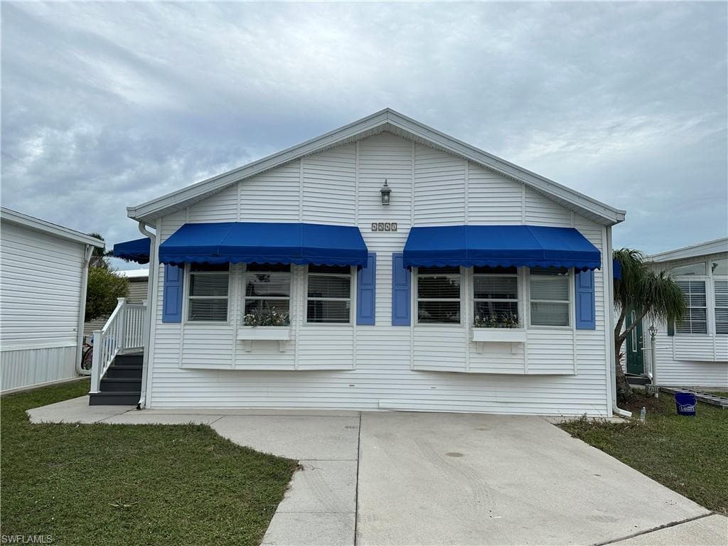 4541 Lantern LN E ESTERO, FL 33928