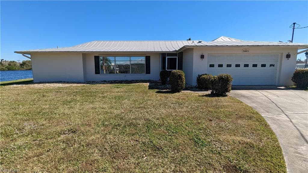 2194 Santiago AVE FORT MYERS, FL 33905