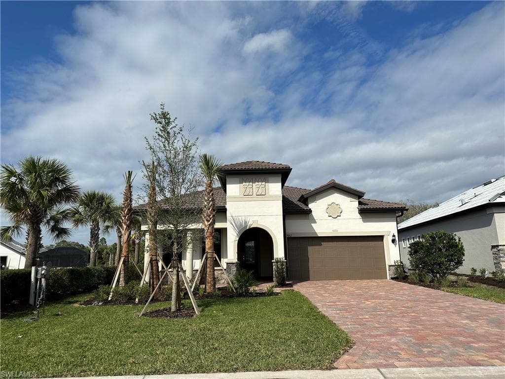 9842 EVERGLADES DR NAPLES, FL 34120