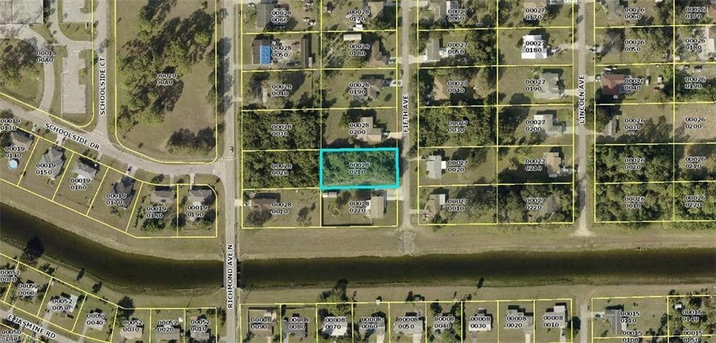 203 5th AVE LEHIGH ACRES, FL 33936