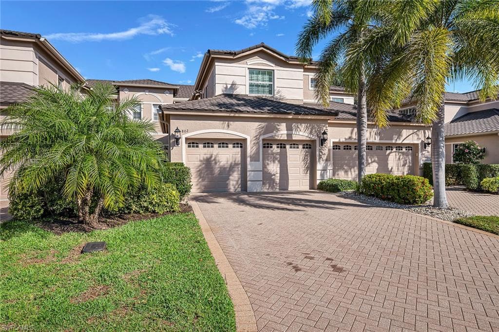 810 Regency Reserve CIR 8-802 NAPLES, FL 34119
