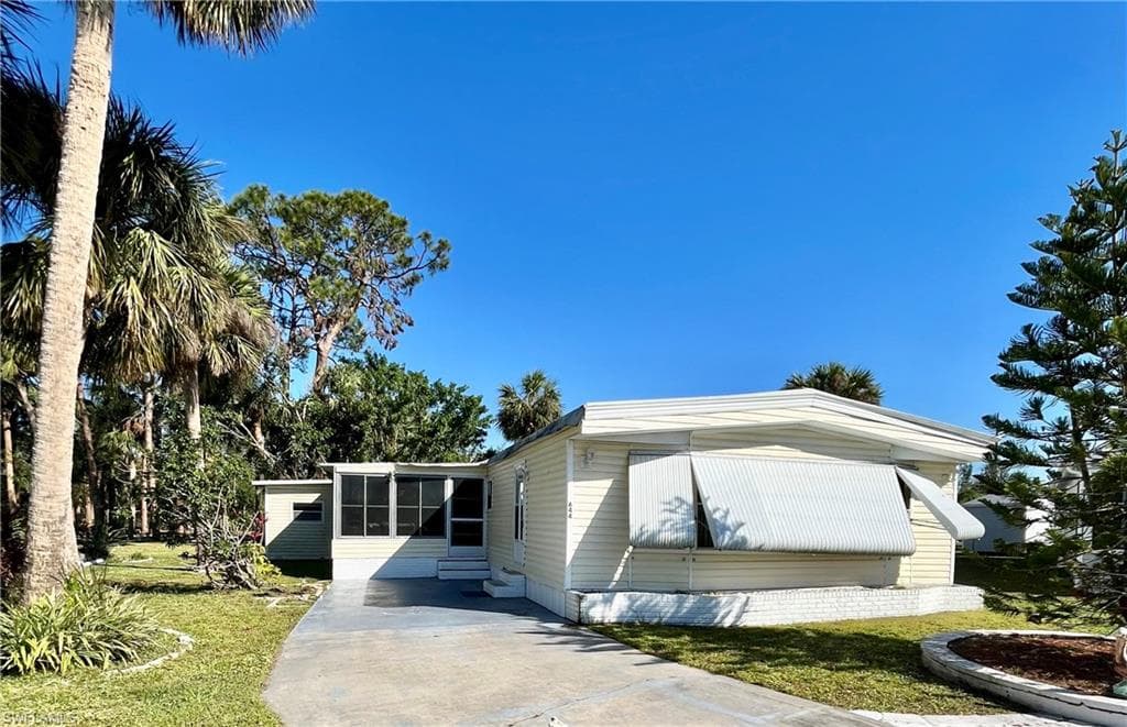 644 Forest Palm CT N NORTH FORT MYERS, FL 33917