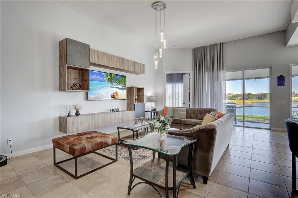 2226 Heydon CIR W NAPLES, FL 34120
