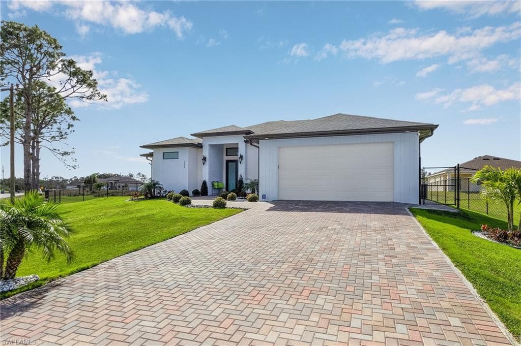 3809 22nd ST W LEHIGH ACRES, FL 33971