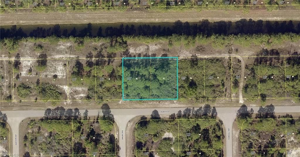 1023 Gladys ST LEHIGH ACRES, FL 33974