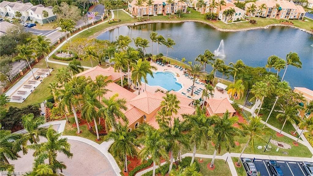 1180 Wildwood Lakes BLVD 105 NAPLES, FL 34104