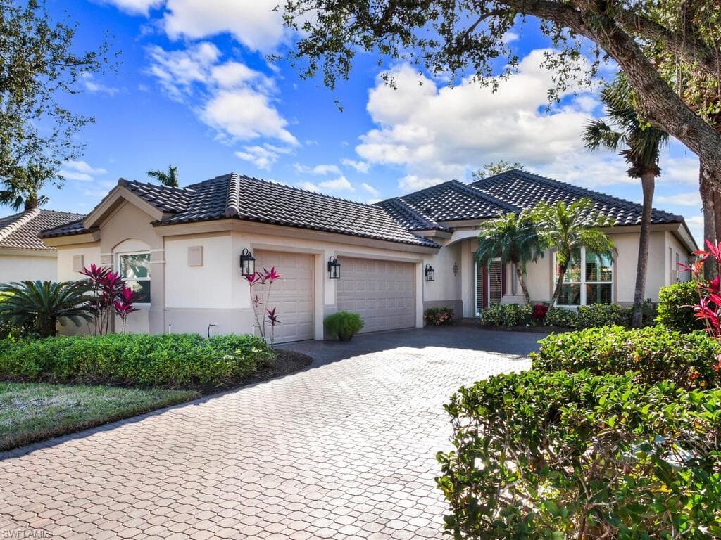 21764 Masters CIR ESTERO, FL 33928