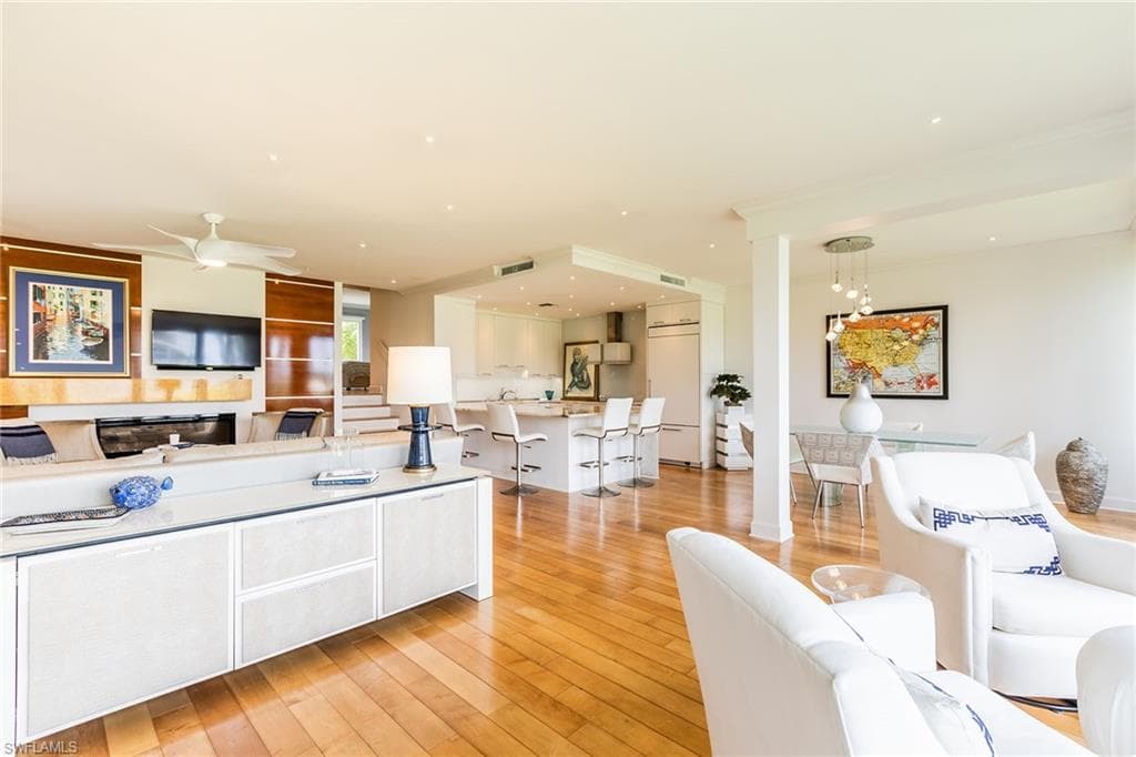 2203 Gulf Shore BLVD N E1 NAPLES, FL 34102