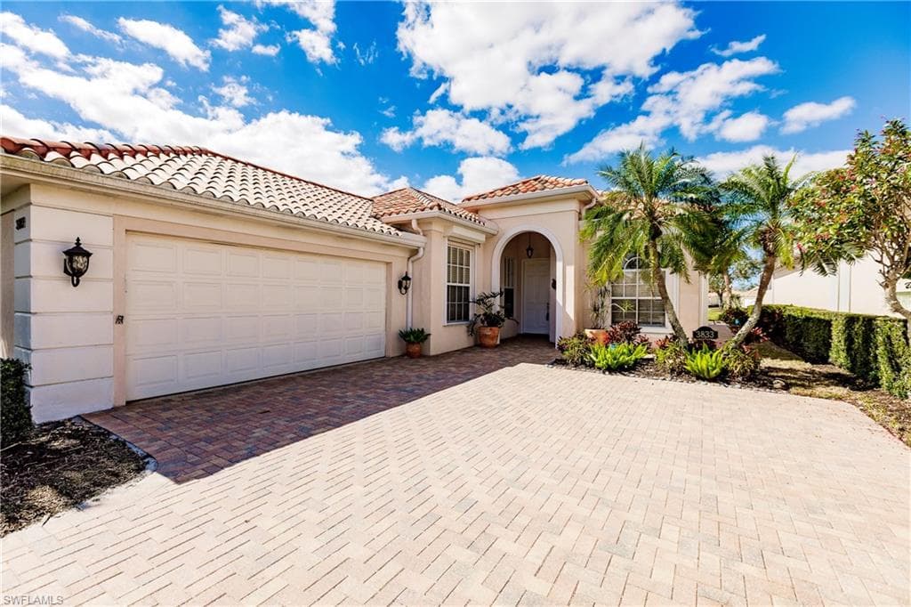 3833 Huelva CT NAPLES, FL 34109