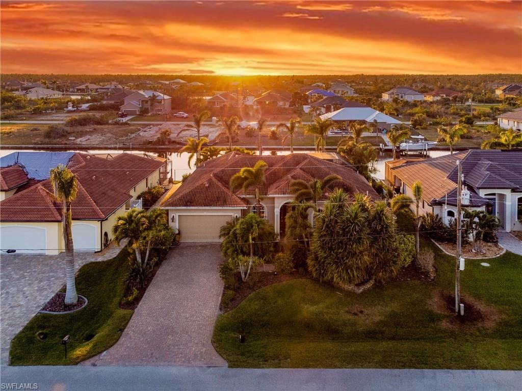 8112 Antwerp CIR PORT CHARLOTTE, FL 33981