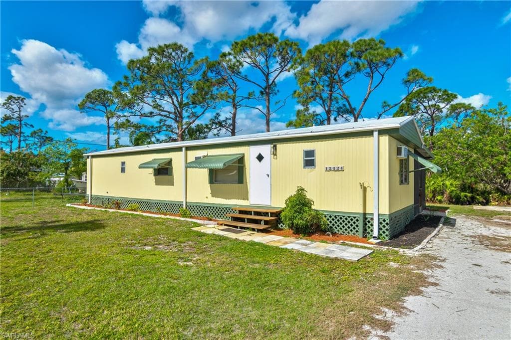 15424 Mapletree DR PUNTA GORDA, FL 33955