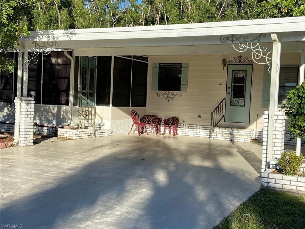 37 Oceans BLVD 37 NAPLES, FL 34104