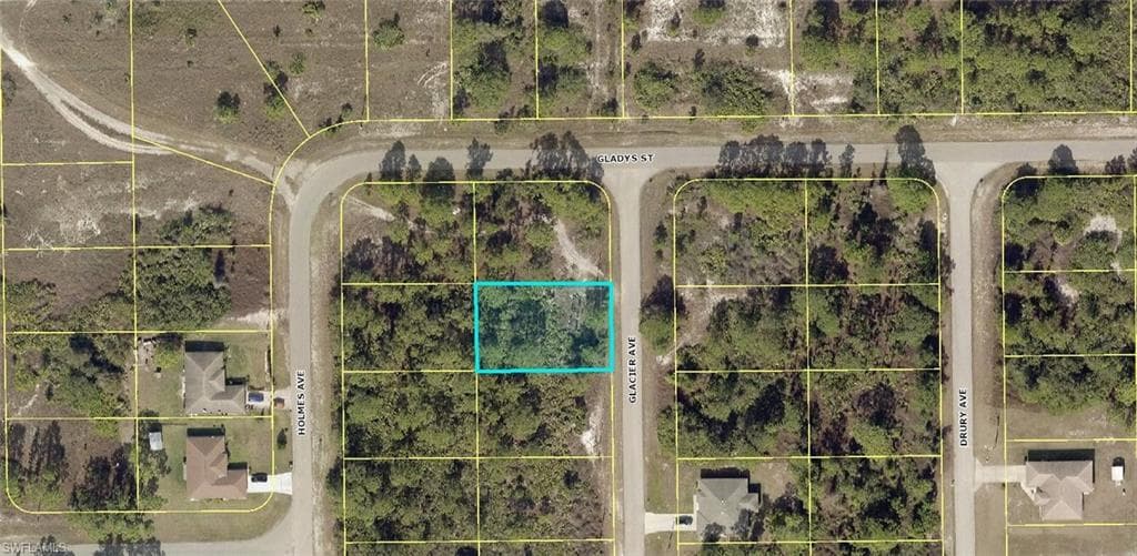706 Glacier AVE LEHIGH ACRES, FL 33974