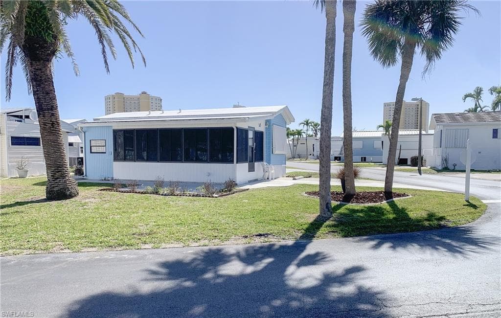 19681 Summerlin RD 352 C FORT MYERS, FL 33908