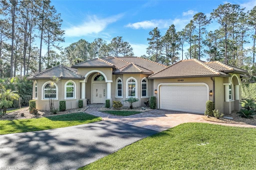 1040 20th AVE NE NAPLES, FL 34120