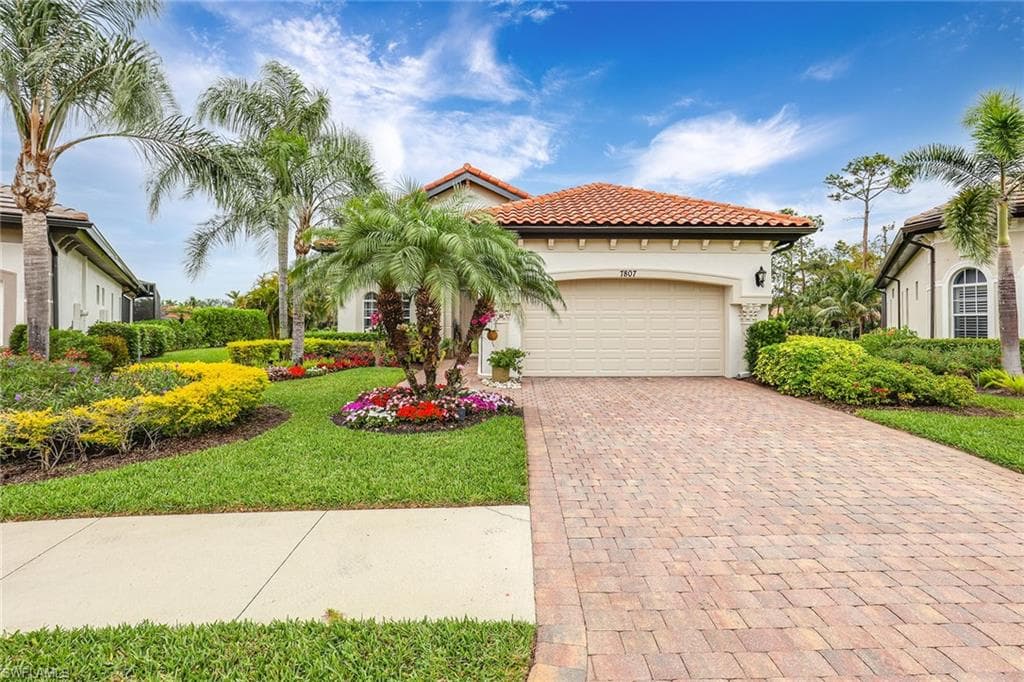7807 Valencia CT NAPLES, FL 34113