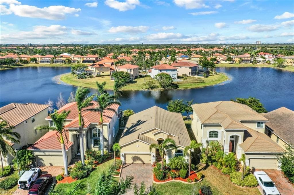 8615 Sumner AVE FORT MYERS, FL 33908