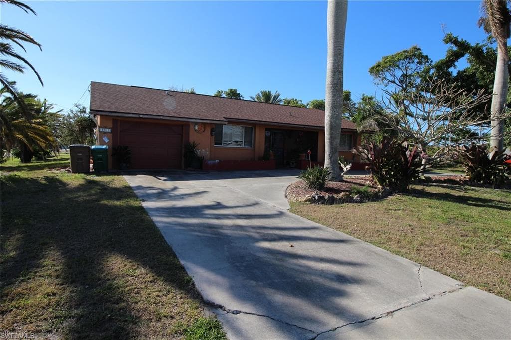 4201 Country Club BLVD CAPE CORAL, FL 33904