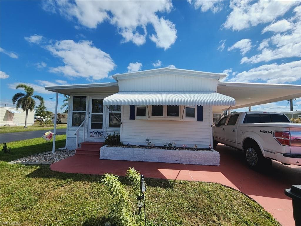 671 Coral LN NORTH FORT MYERS, FL 33917