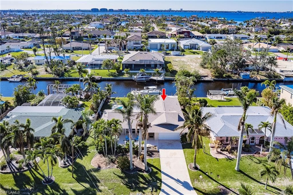 838 Montclaire CT CAPE CORAL, FL 33904