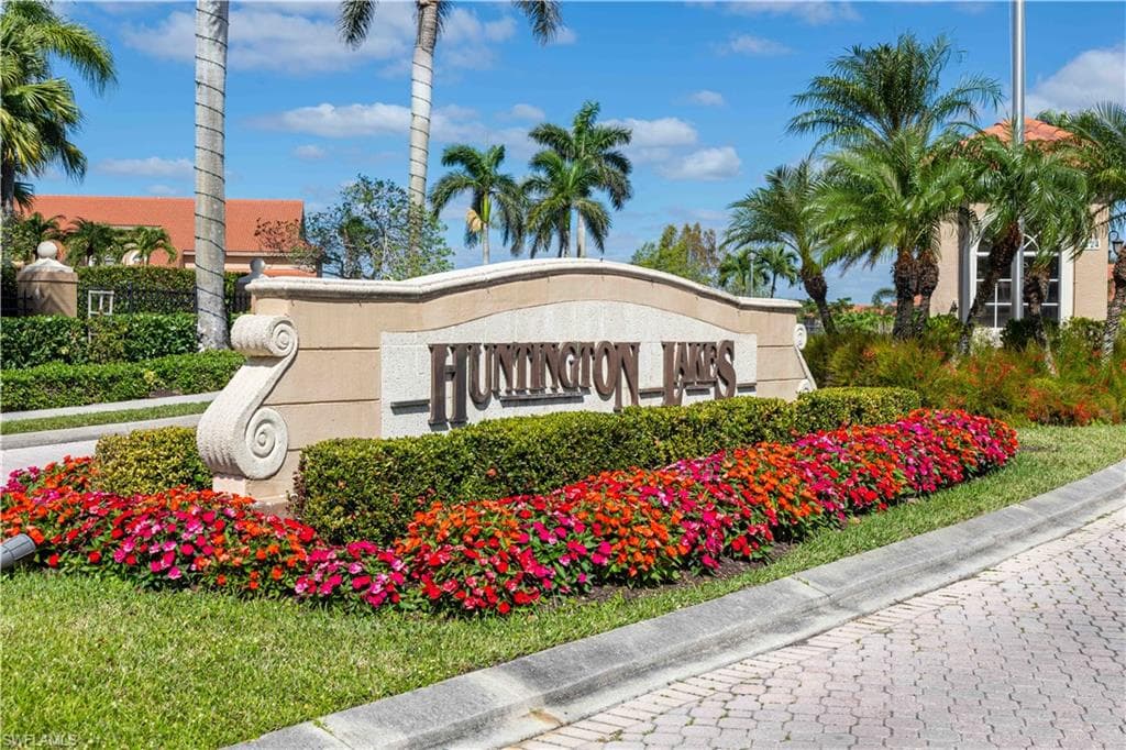 6900 Huntington Lakes CIR 104 NAPLES, FL 34119