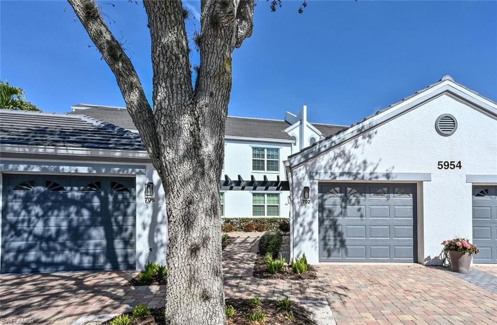 5954 Sand Wedge LN 702 NAPLES, FL 34110