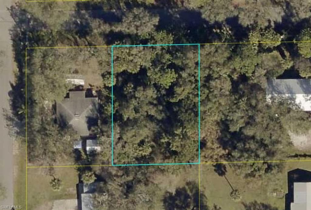 325 Broward AVE LABELLE, FL 33935