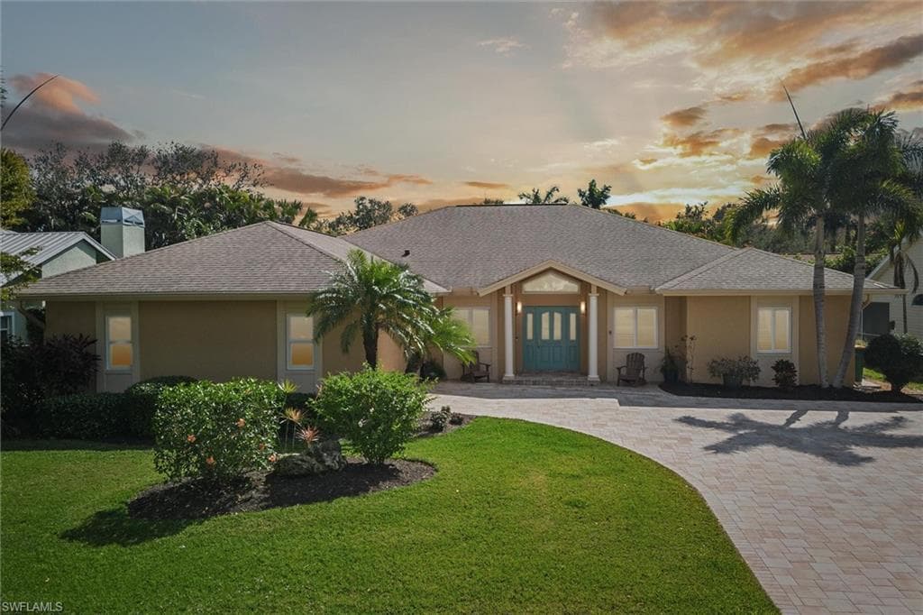 2197 Pine Woods CIR 9 NAPLES, FL 34105