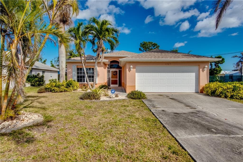 1305 SE 38th TER CAPE CORAL, FL 33904