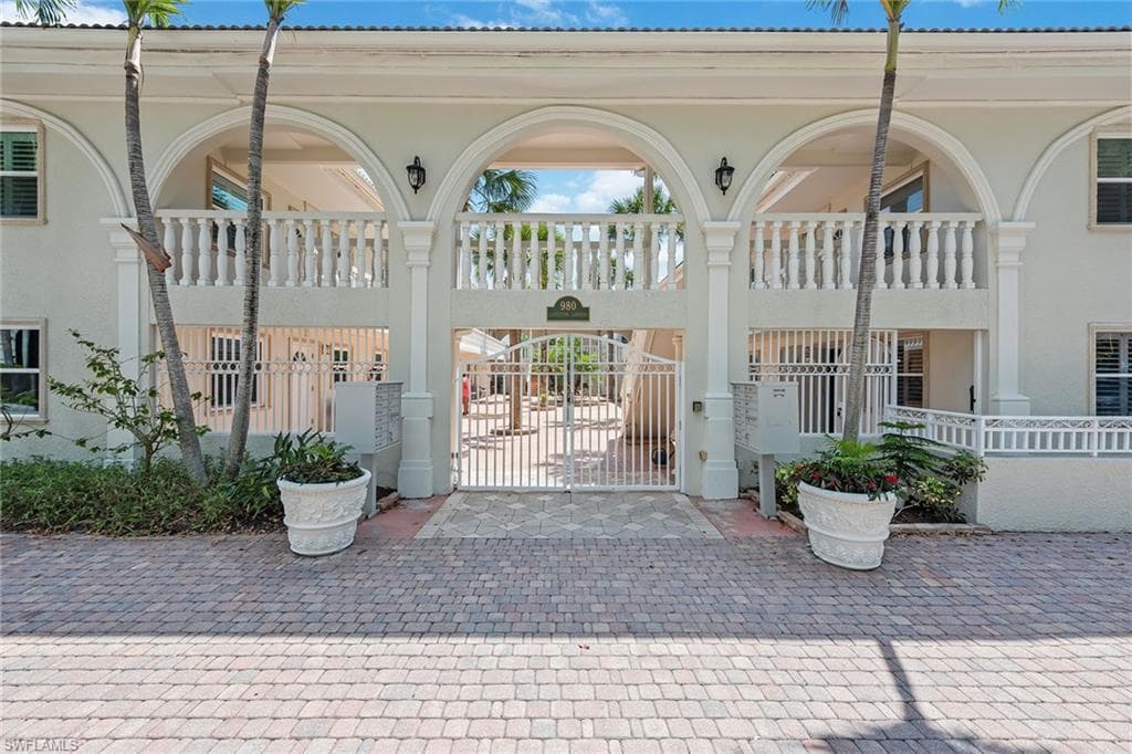 980 7th AVE S 105 NAPLES, FL 34102