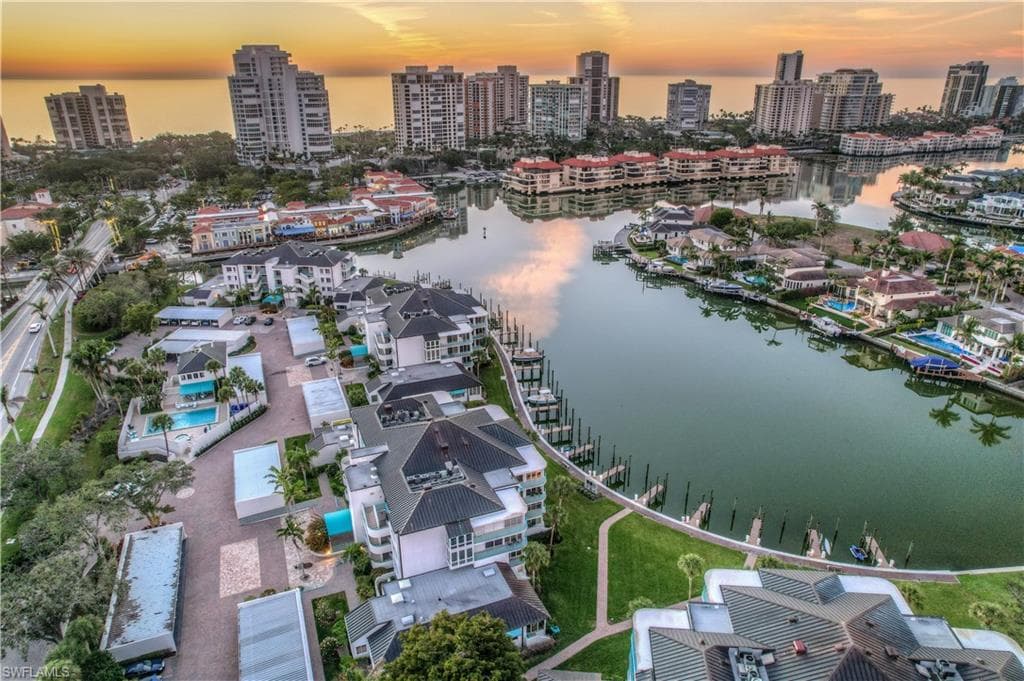 305 Park Shore DR 2-213 NAPLES, FL 34103