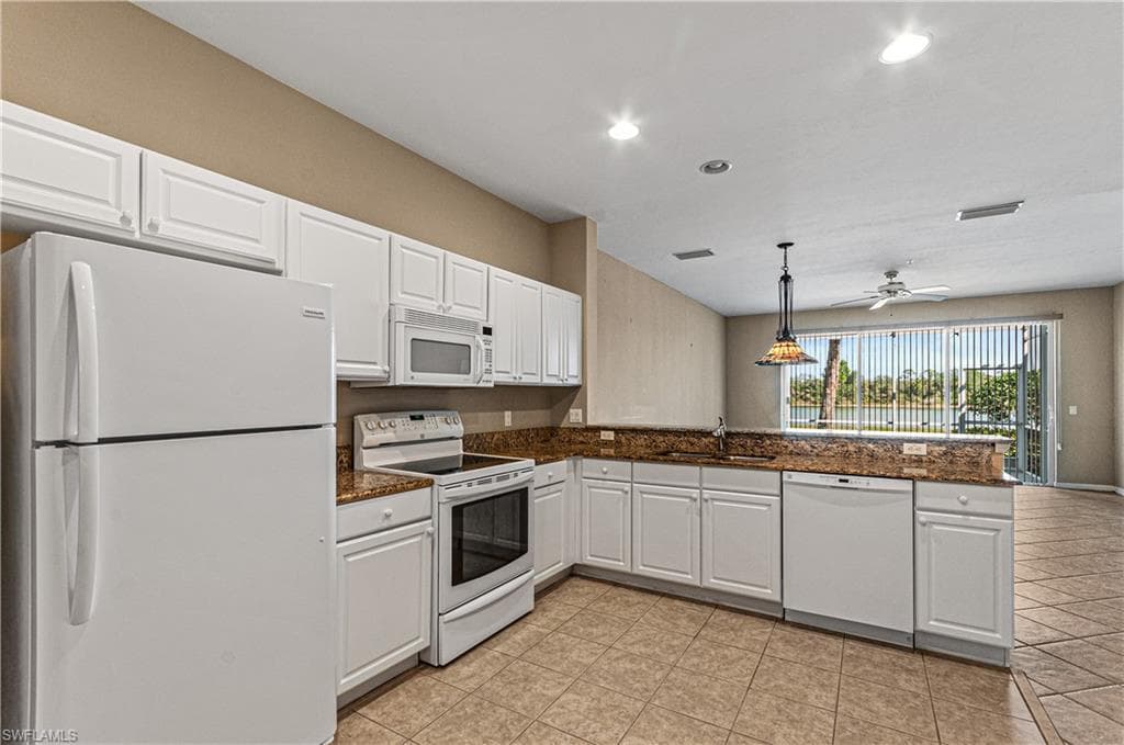 1042 Albany CT 201 NAPLES, FL 34105