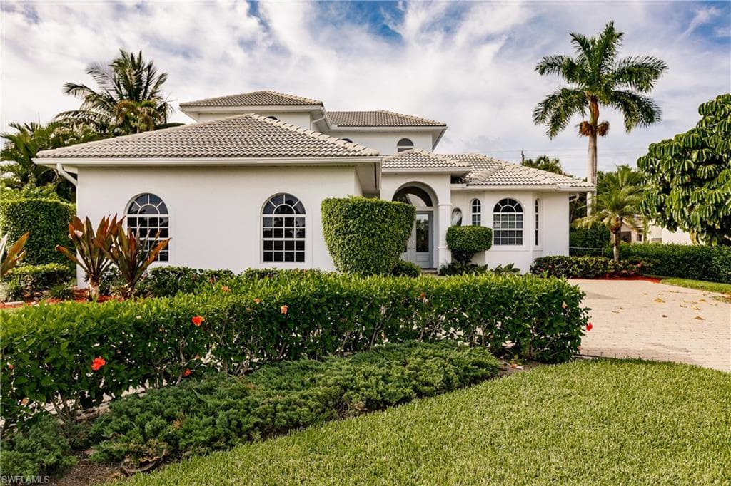 586 South Golf DR NAPLES, FL 34102