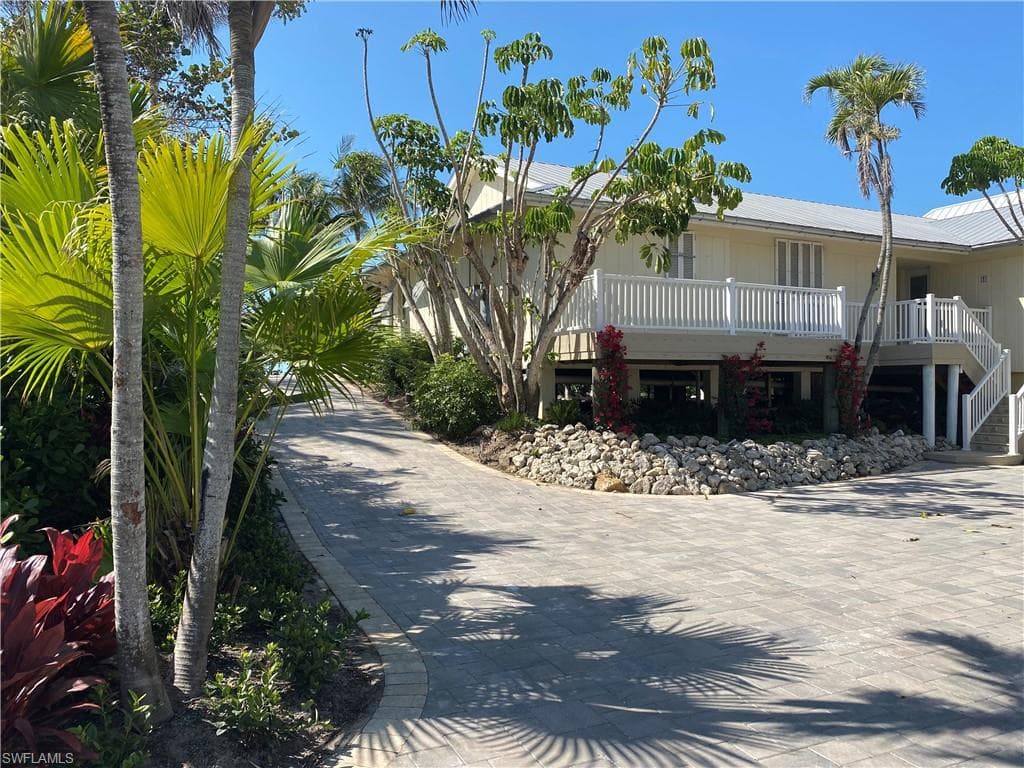 1 3rd AVE S NAPLES, FL 34102