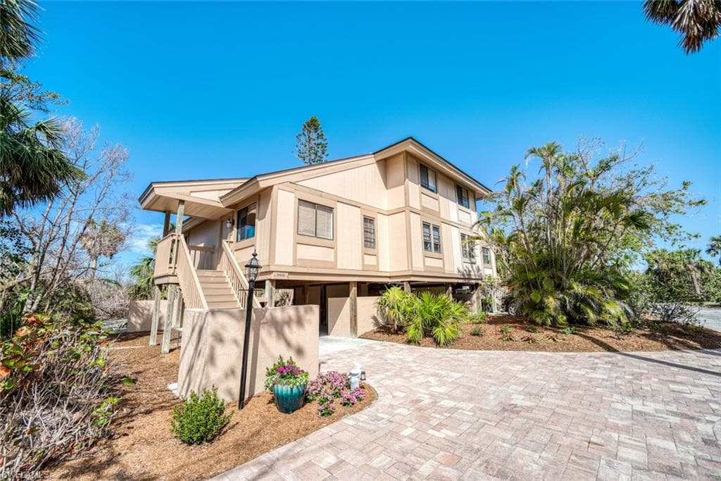 966 Greenwood CT S SANIBEL, FL 33957