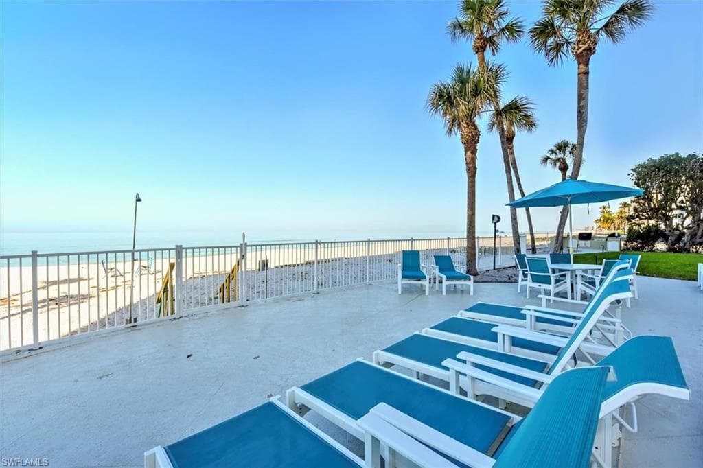2885 Gulf Shore BLVD N 401 NAPLES, FL 34103