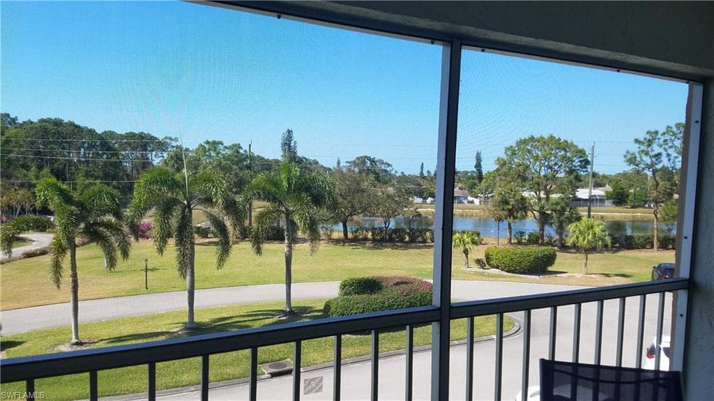 1075 Foxfire LN 309 NAPLES, FL 34104