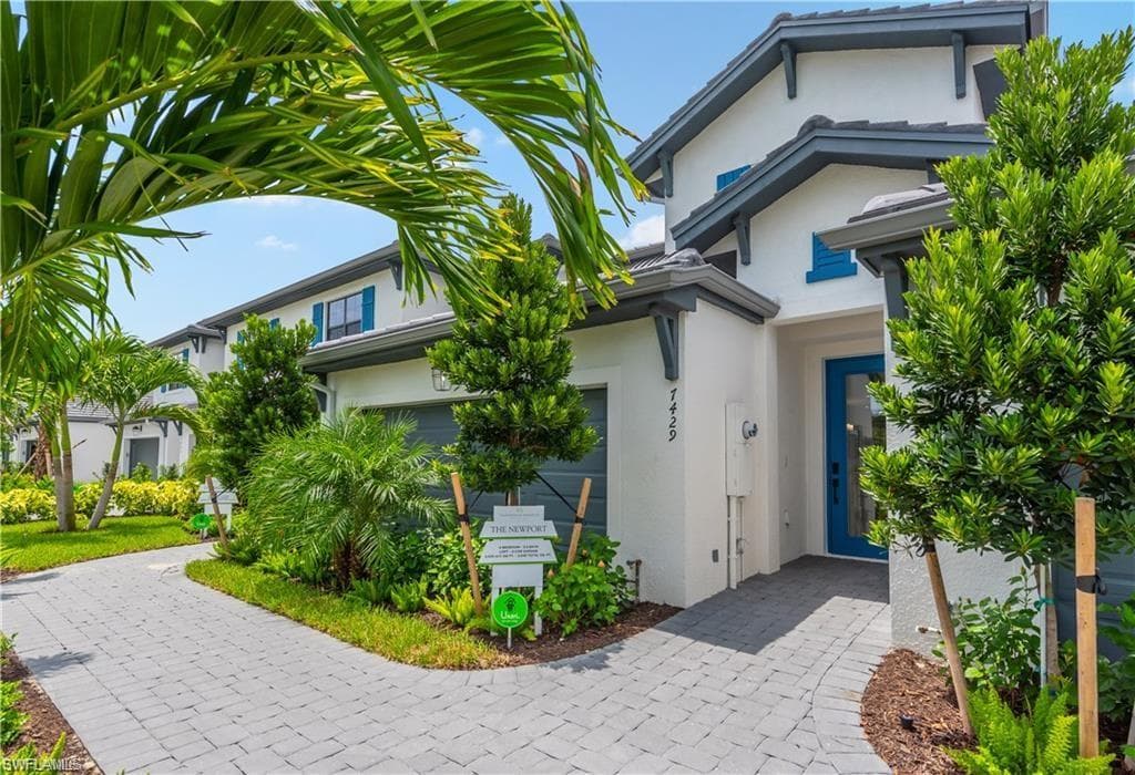 7543 Rockefeller DR NAPLES, FL 34119