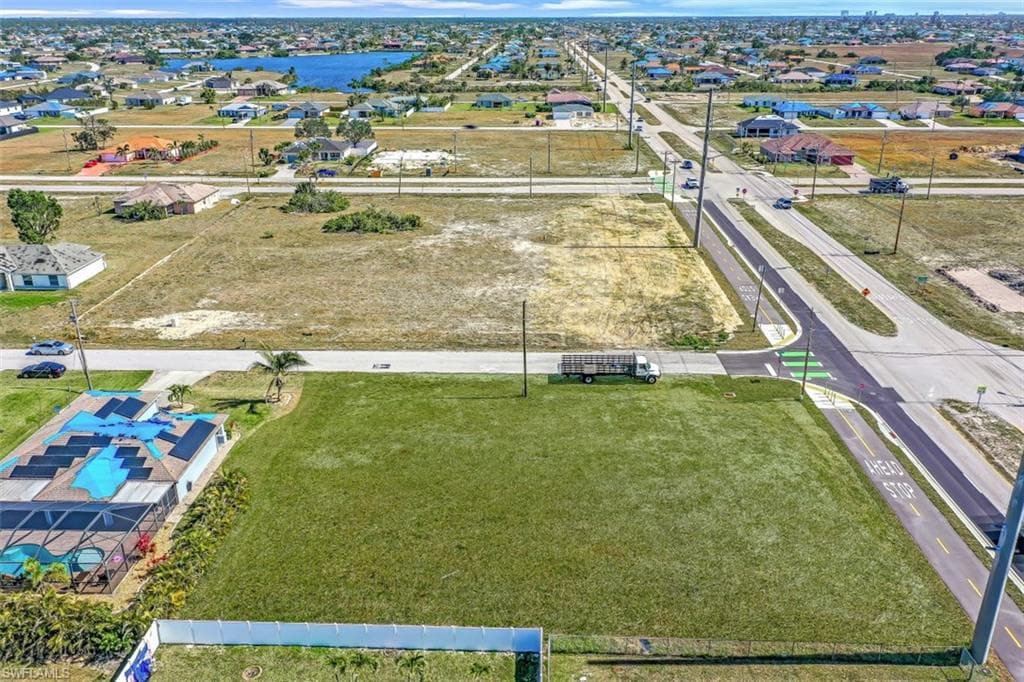 2404 NW 8th PL CAPE CORAL, FL 33993