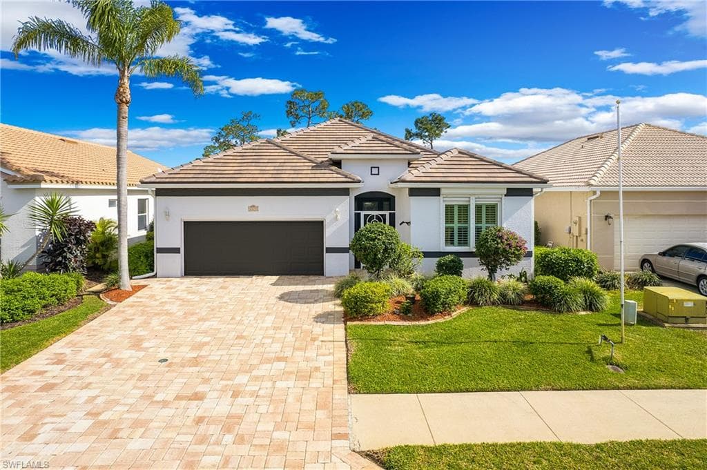 2072 Oxford Ridge CIR LEHIGH ACRES, FL 33973