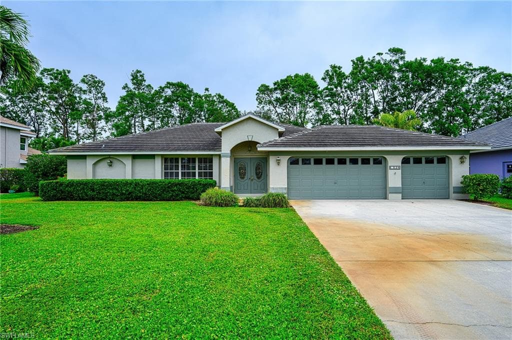528 Henley DR NAPLES, FL 34104